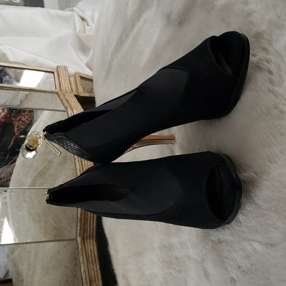 Donald J Pliner Black Suede Shoes Size 7 Medium